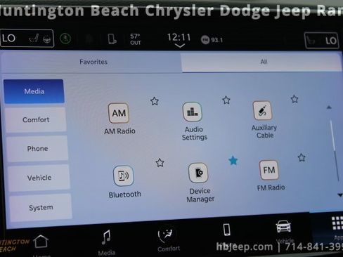 Used 2023 Chrysler Pacifica Touring-L image 27