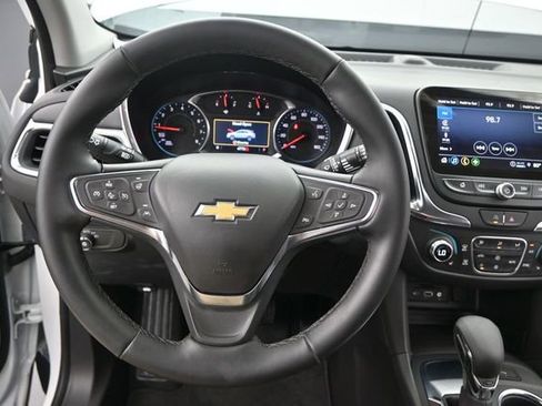 Used 2024 Chevrolet Equinox LT FWD image 7