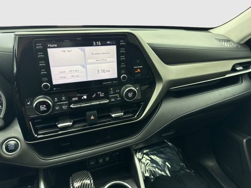 Used 2021 Toyota Highlander XLE FWD image 24