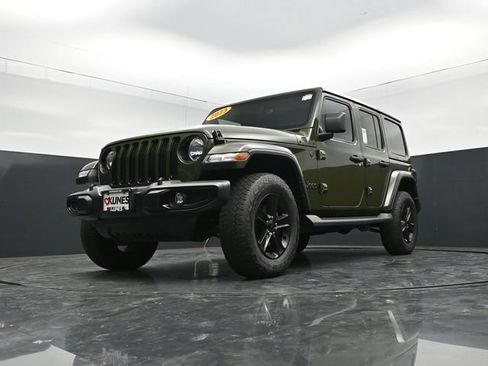 Used 2023 Jeep Wrangler Unlimited Sahara AWD/4WD image 49