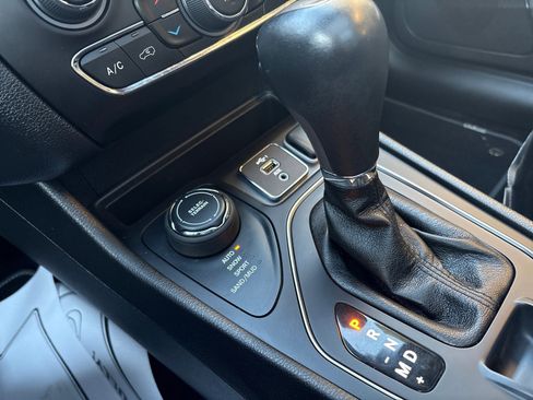 Used 2021 Jeep Cherokee Latitude Lux 80th Anniv w/ Quick Order Package 26U 80TH image 18