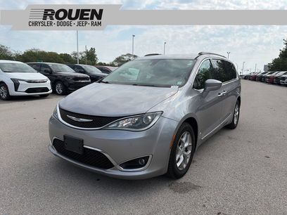Used 2017 Chrysler Pacifica Touring-L w/ Tire & Wheel Group