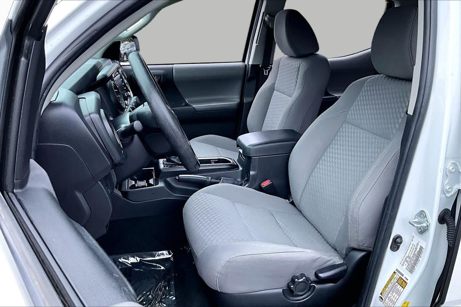 Used 2022 Toyota Tacoma SR AWD/4WD image 8