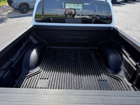 Used 2025 Nissan Frontier PRO-4X AWD/4WD image 12