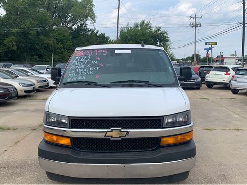 Used 2021 Chevrolet Express 3500 LS w/ Chrome Appearance Package image 2