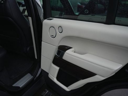 Used 2015 Land Rover Range Rover Supercharged image 28