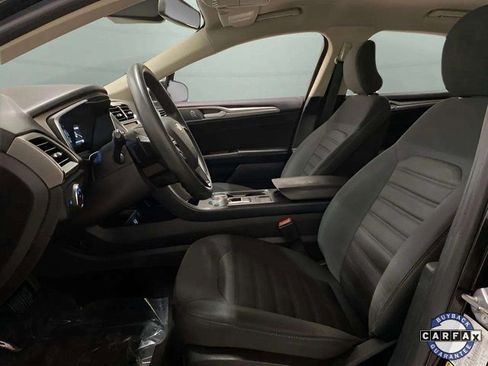 Used 2019 Ford Fusion SE image 16