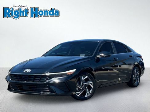 Used 2025 Hyundai Elantra Limited FWD image 2