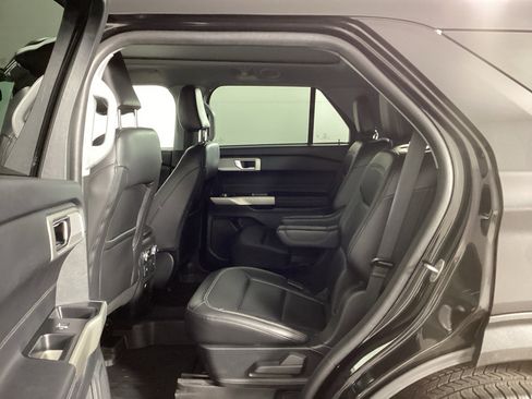 Used 2023 Ford Explorer XLT w/ Equipment Group 202A AWD/4WD image 15