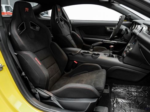 Used 2017 Ford Mustang Shelby GT350R w/ GT350R Equipment Group 920A RWD image 50