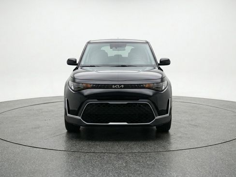 Used 2025 Kia Soul LX w/ LX Technology Package FWD image 2