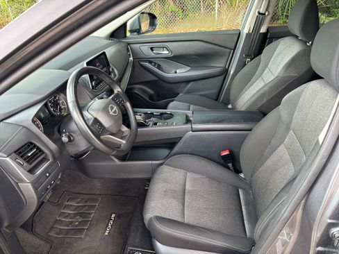 Used 2025 Nissan Rogue SV FWD image 29