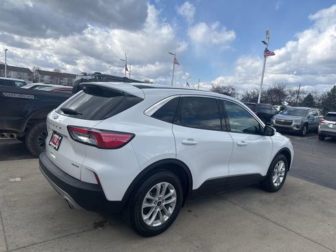 Used 2020 Ford Escape SE image 13