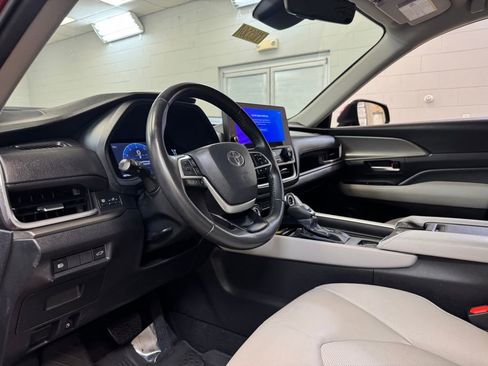 Used 2024 Toyota Grand Highlander AWD image 12