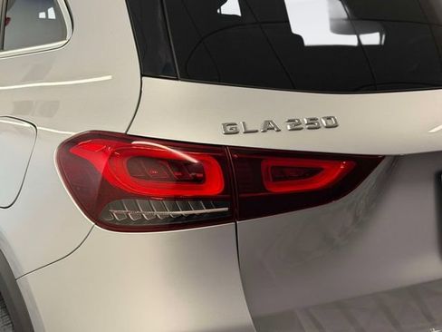 Used 2023 Mercedes-Benz GLA 250 4MATIC image 10