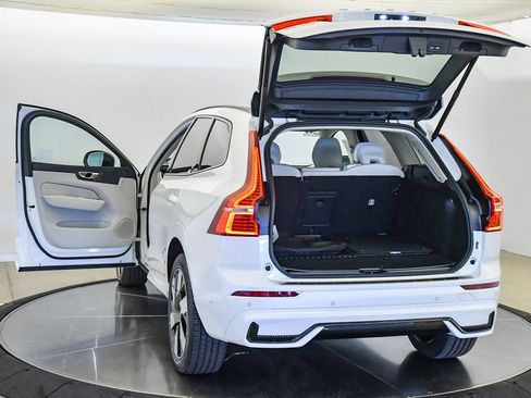 Certified 2025 Volvo XC60 T8 Plus w/ Protection Package Premier image 27