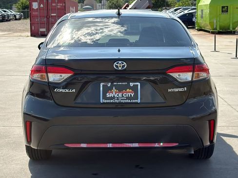 Used 2020 Toyota Corolla LE FWD image 4