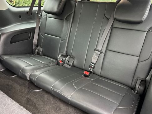 Used 2018 Chevrolet Suburban LT image 15