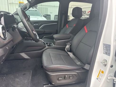 Used 2026 Chevrolet Colorado Z71 w/ Technology Package AWD/4WD image 2