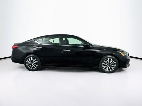 Used 2025 Nissan Altima 2.5 SV FWD image 10