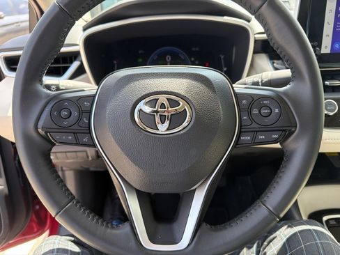Used 2024 Toyota Corolla XLE FWD image 2