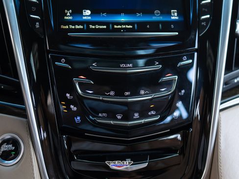 Used 2019 Cadillac Escalade ESV Platinum AWD/4WD image 35