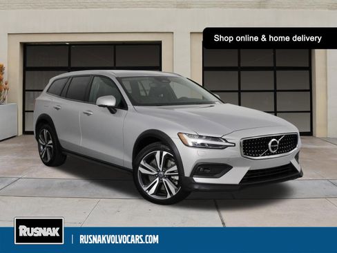 Certified 2025 Volvo V60 B5 Cross Country Plus AWD/4WD image 1