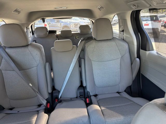 Used 2024 Toyota Sienna LE AWD/4WD image 11