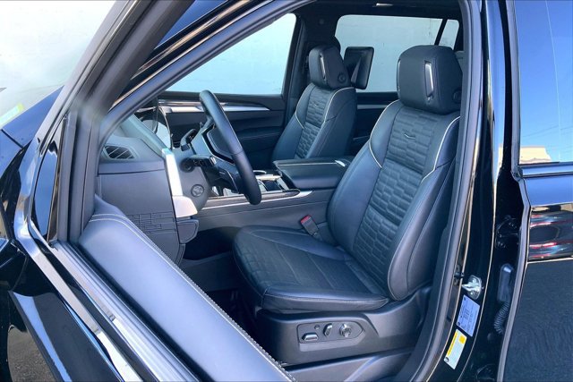 Used 2025 Cadillac Escalade ESV V w/ LPO, ONYX Package AWD/4WD image 25