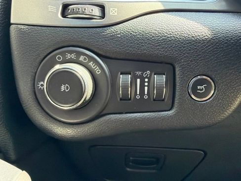 Used 2020 Jeep Cherokee Limited FWD image 25
