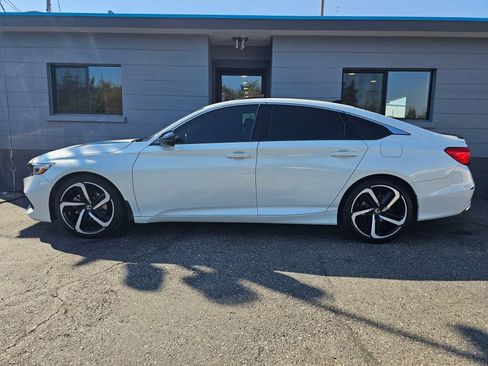 Used 2021 Honda Accord Sport image 2