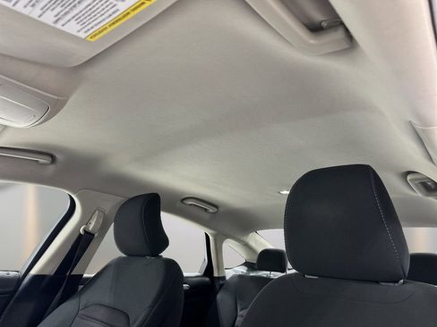 Used 2018 Ford Fusion SE w/ Fusion SE Technology Package FWD image 16