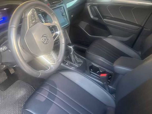 Certified 2023 Volkswagen Tiguan SE w/ Panoramic Sunroof Package FWD image 2