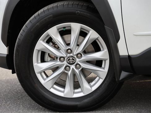 Used 2022 Toyota Corolla Cross LE image 7