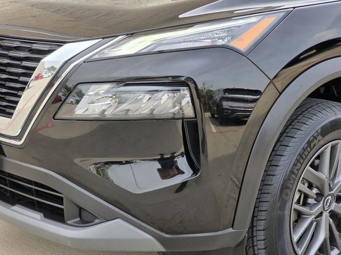 Used 2023 Nissan Rogue S image 6