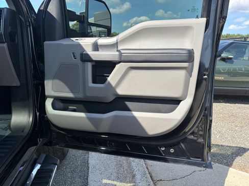 Used 2021 Ford F250 XLT w/ XLT Premium Package AWD/4WD image 17