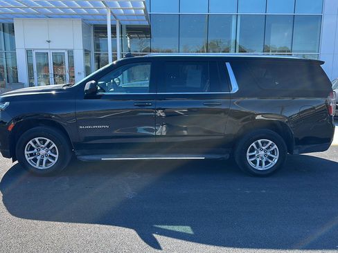 Used 2024 Chevrolet Suburban LT image 8