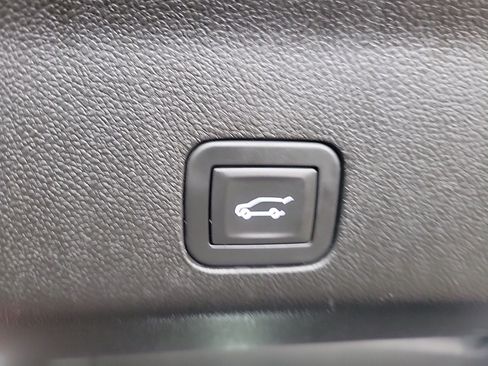 Used 2025 Chevrolet Tahoe LT image 14