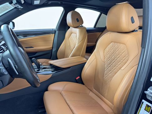 Used 2022 BMW 530e w/ Premium Package image 40