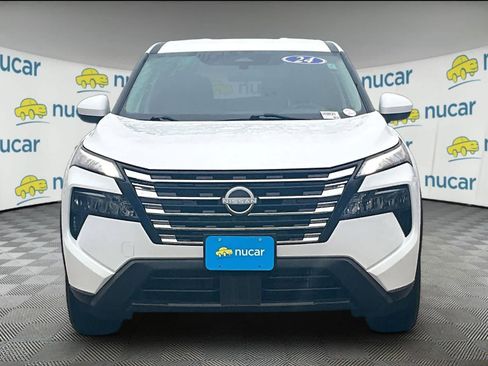 Used 2024 Nissan Rogue SV image 2