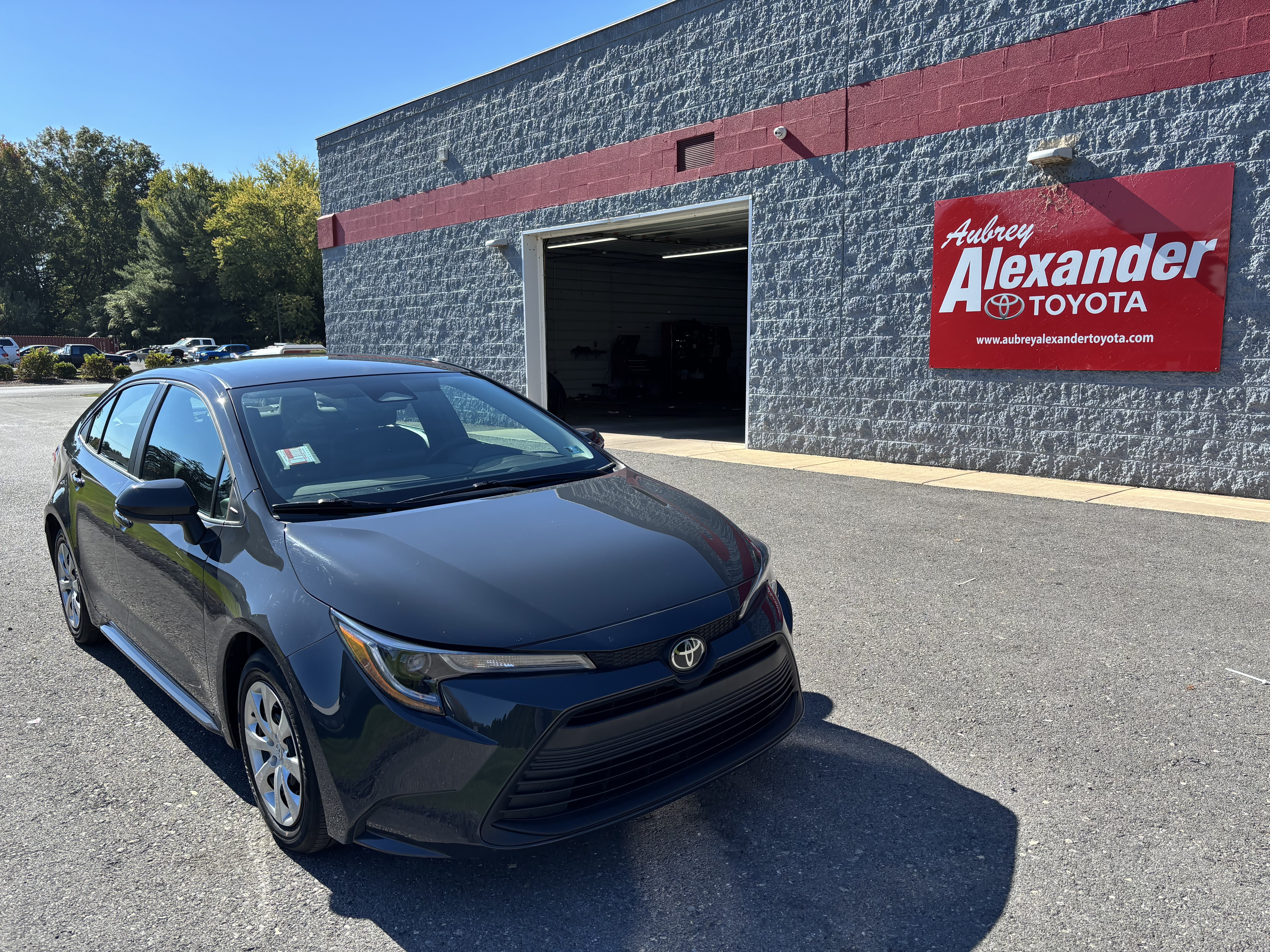 Used 2024 Toyota Corolla LE FWD image 1
