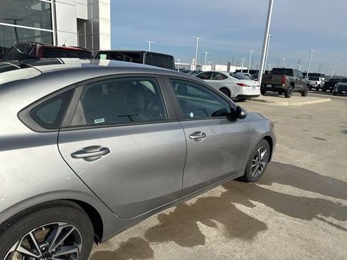 Used 2024 Kia Forte LXS image 8