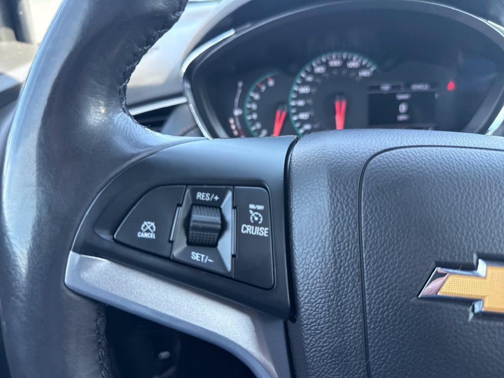 Used 2021 Chevrolet Trax LT w/ Premium Seat Package AWD/4WD image 24