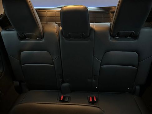 Used 2023 Nissan Pathfinder SL image 16