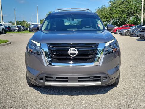 Certified 2025 Nissan Pathfinder SL w/ SL Premium Package FWD image 2
