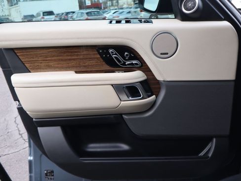 Used 2019 Land Rover Range Rover HSE image 16