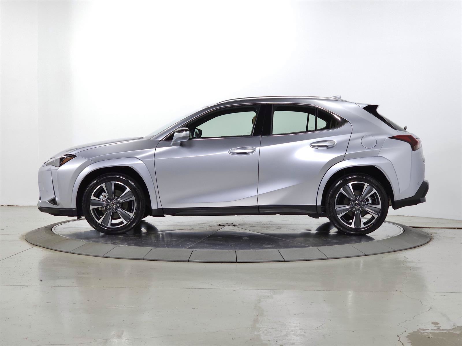 Used 2026 Lexus UX 300h AWD w/ Accessory Package (2T) image 4