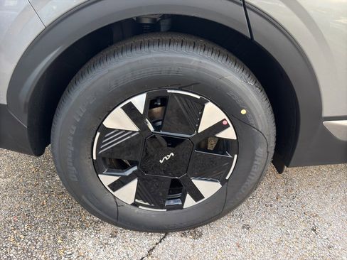 New 2026 Kia Sportage LX FWD image 24