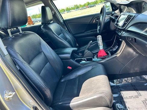 Used 2017 Honda Accord EX image 11