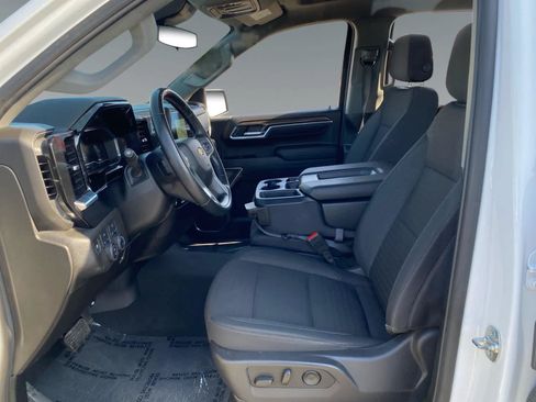 Used 2025 Chevrolet Silverado 1500 LT AWD/4WD image 9